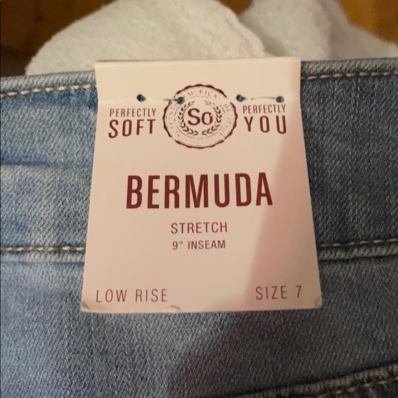 Shorts - Picture 3 of 3